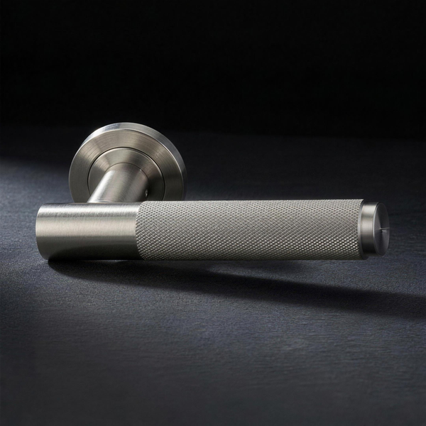 Asta Lever in Cast Nickel, knurled bar lever on a round rose