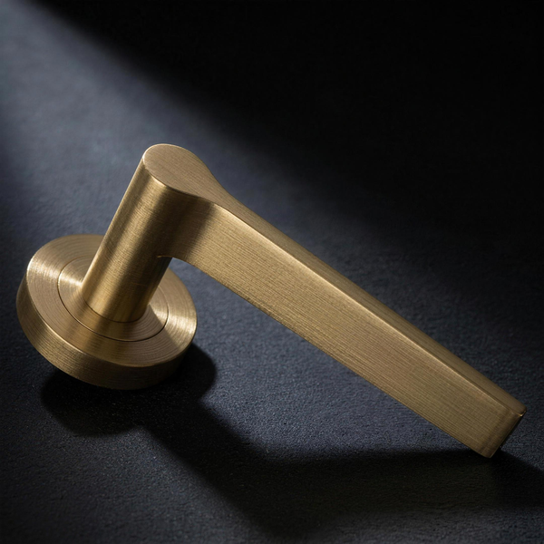 Filo Lever Round in Cast Brass